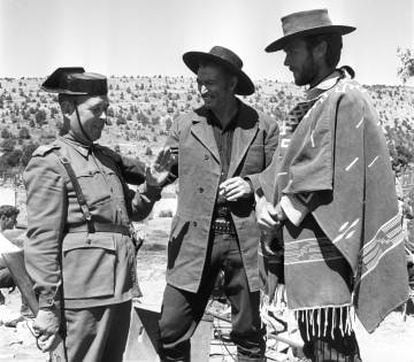 Eastwood and Van Cleef chatting with a Spanish Civil Guard during a break.