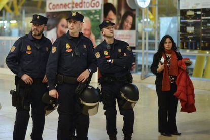 Spanish police officers stand guard at Madrid&#039;s Barajas airport on Tuesday.
