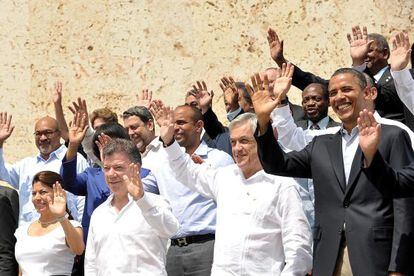 Obama waves alongside (from right) Sebastián Piñera of Chile, Juan Manuel Santos of Colombia and Laura Chinchilla of Costa Rica.