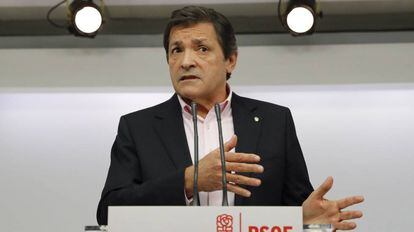 Javier Fernández heads the PSOE caretaker team.