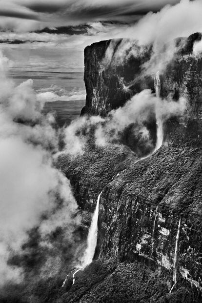 Mount Roraima, on the border between Brazil and Guyana. Mount Roraima National Park. Raposa Serra do Sol indigenous land, State of Roraima, 2018.