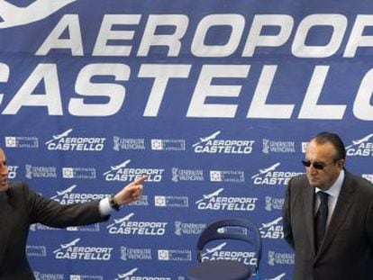 Ex-Valencia regional premier Francisco Camps (l) and former Castellón provincial chief Carlos Fabra at the opening of Castellón Airport in March 2011.