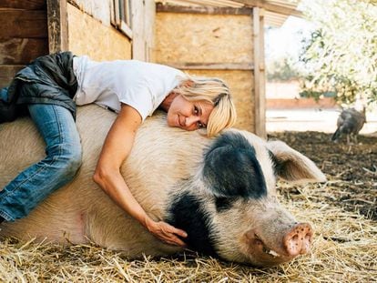 Laura Luelmo, head of the farm animal sanctuary Wings of Heart, and Baku the pig.