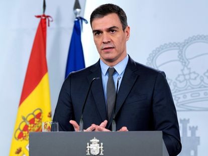 Pedro Sánchez makes his televised statement on Saturday evening.