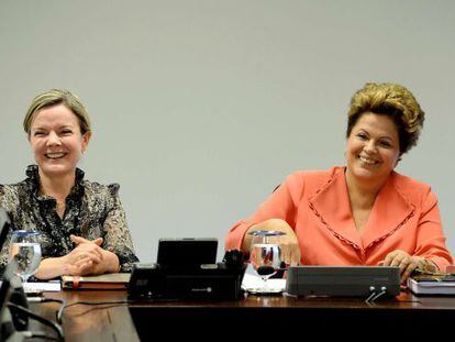 Brazilian President Dilma Rousseff (r) smiles next to her Chief of Staff Gleisi Hoffmann during a meeting with union representatives in Planato Palace on Wednesday.