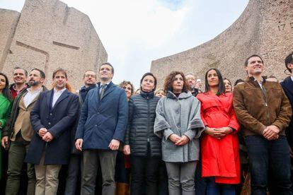 Vox leader Santiago Abascal (3rd from left), PP leader Pablo Casado (c) and Ciudadanos leader Albert Rivera (r) at a right-wing rally in Madrid in February.