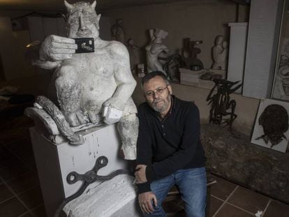 Sculptor José Antonio Abella Mardones poses with a plaster model of his sculpture.
