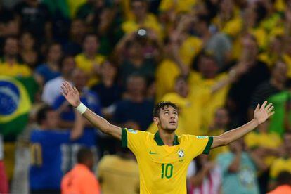 Brazil&#039;s forward Neymar celebrates after scoring against Spain during their FIFA Confederations Cup Brazil 2013 final match.