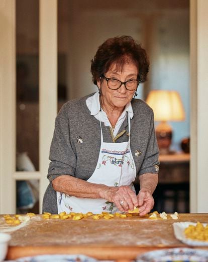 At 88 years old, Maria Argnani wakes up at dawn in her home in Faenza to prepare her pasta dishes. 