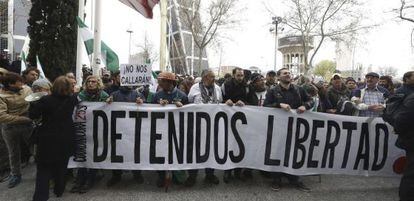Protestors outside the courthouse in Madrid’s Plaza de Castilla on Monday.