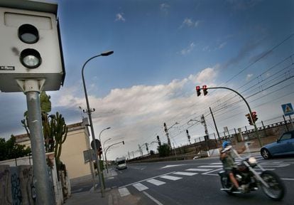 A speed gun situated at the edge of the town of Montgat.