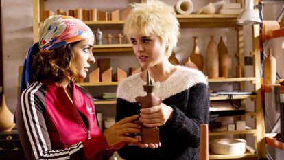 Inma Cuesta and Adriana Ugarte, in an image from 'Julieta', Pedro Almodóvar's latest film