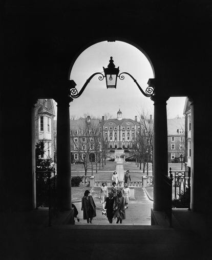 Entrance to the Smith College dormitories, circa 1948.