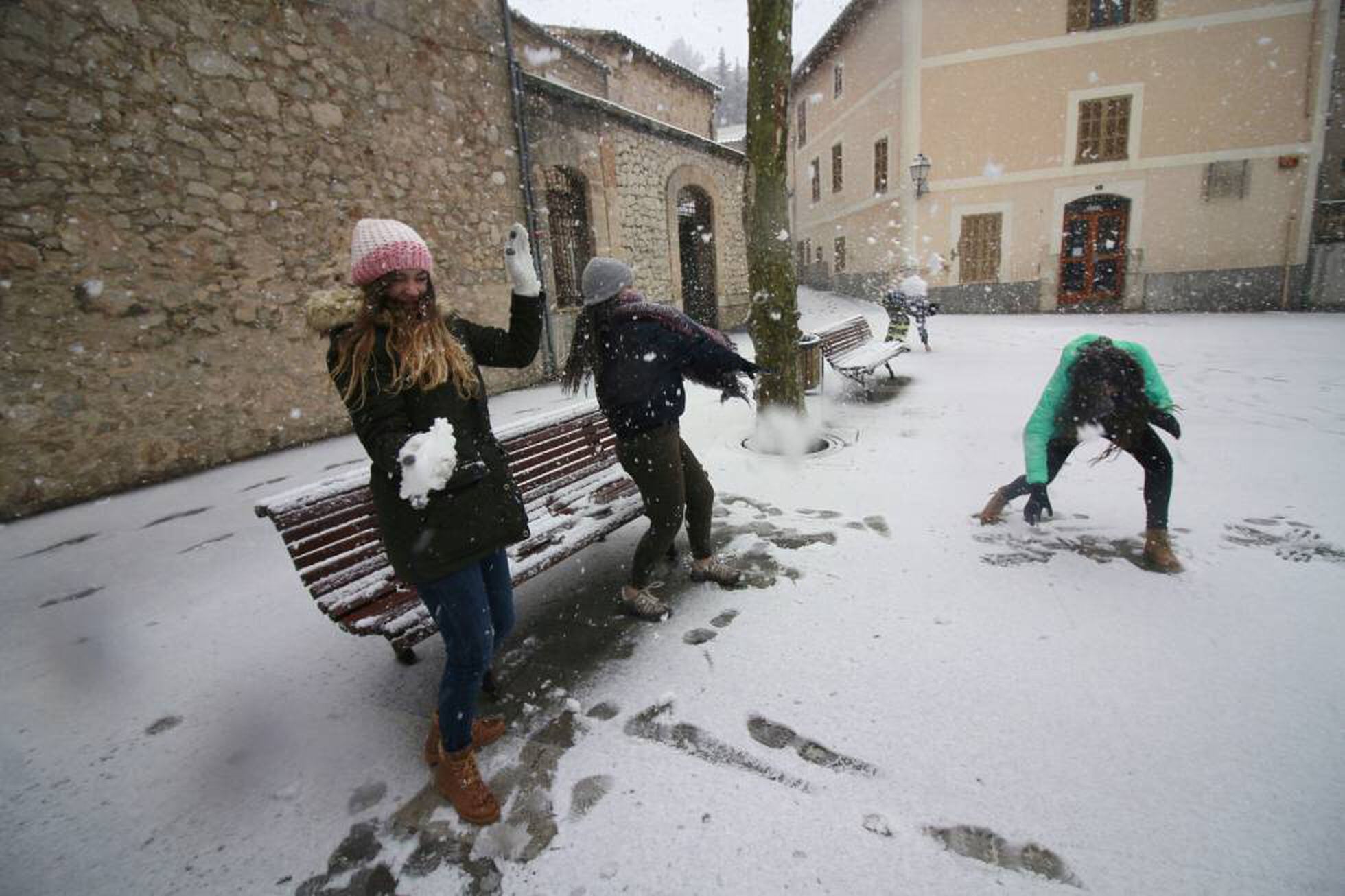 Snow hits Spain Unusual winter landscapes as Spain feels sting of cold