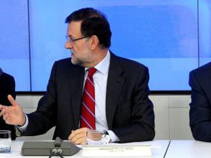 María de Cospedal, Mariano Rajoy and Javier Arenas after meeting of Popular Party barons.