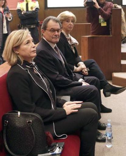 The three defendants in court on Monday morning: Joana Ortega (l), Artur Mas and Irene Rigau.