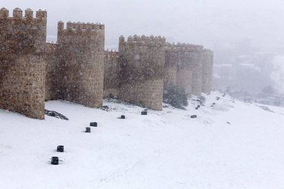 Heavy snowfall in the city of Avila on Thursday.