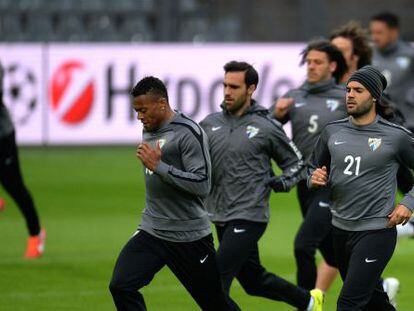 M&aacute;laga players warm up during a training session at the stadium in Dortmund on Monday.