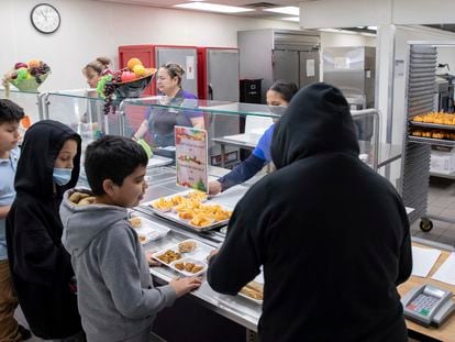 Students select their meal during lunch break in the cafeteria at V. H. Lassen Academy of Science and Nutrition in Phoenix, Tuesday, Jan. 31, 2023.
