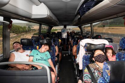 The passengers on Bus Playero Viajero on the return trip to Madrid.