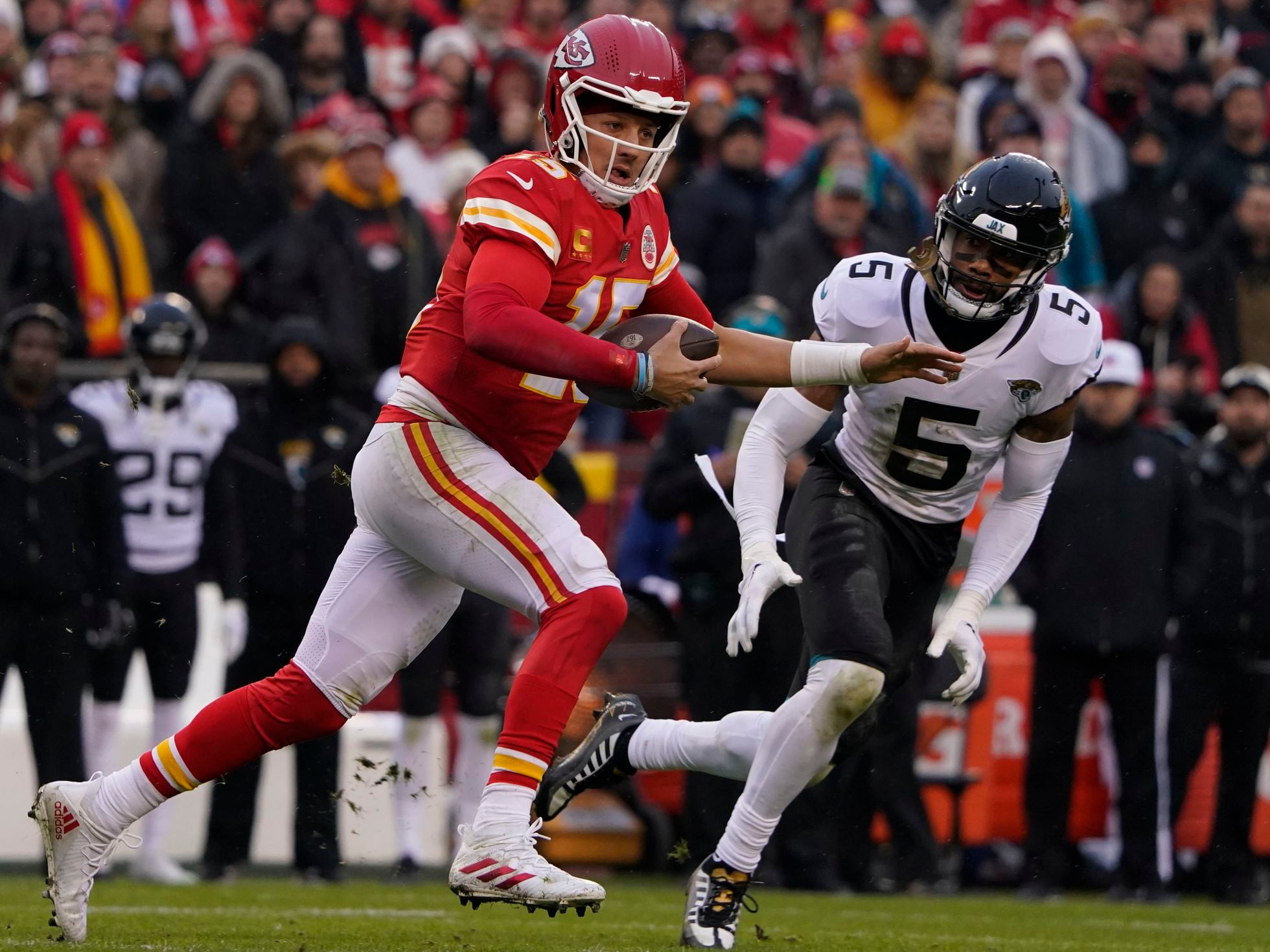 Chiefs, led by hobbled Mahomes, beat Jags 27-20 in playoffs, Sports