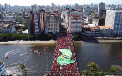A sea of red Workers’ Party flags during a campaign event for Lula da Silva in the city of Recife, in the Brazilian state of Pernambuco. 