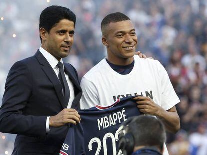 The president of PSG, Nasser Al Khelaifi, together with the player Kylian Mbappé.