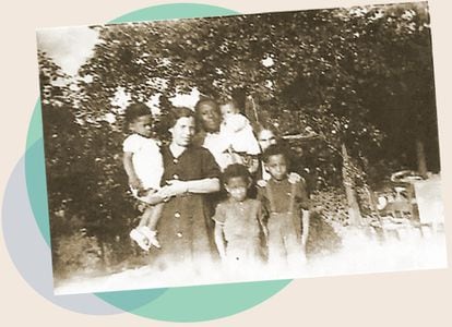Cristina Sáez and José Epita with their sons José, Francisco, Andrés and Rafael and their grandmother María Contreras in Mérignac at the end of World War II. FAMILY ARCHIVE