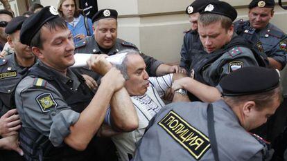Russian police arrest Kasparov in Moscow during a demonstration against Putin in 2012.