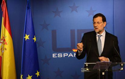 Spanish Prime Minister Mariano Rajoy gives a press conference in Brussels.