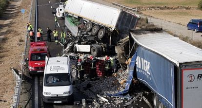 A recent fatal accident involving three trucks on the A-23, near Sarrión (Teruel).