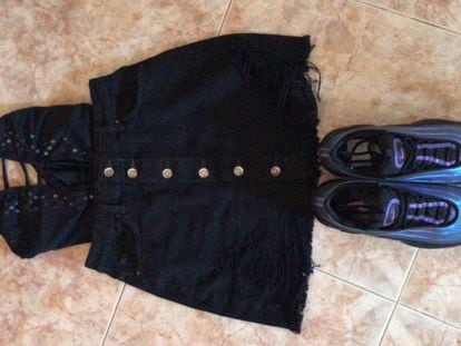 Photo of the disputed outfit provided by Laura C.