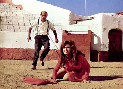 Raquel Welch in a sequence of 'Phantom', shot in 1967 in Torremolinos.