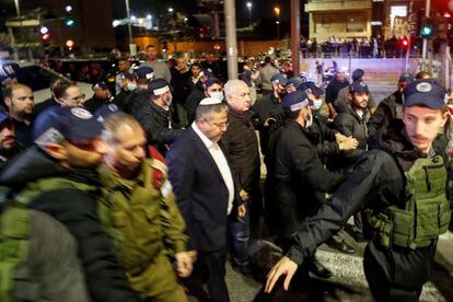 Israeli prime minister Benjamin Netanyahu (C) and Israeli Minister of National Security and leader of the far-right Otzma Yehudit party, Itamar Ben Gvir (C-L), arrive at the scene of a shooting at a synagogue in Neve Yaakov area of Jerusalem, Israel, 27 January 2023.