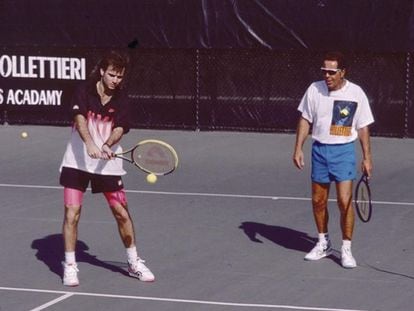Nick Bollettieri watches Andre Agassi during training at his academy in Bradenton, Florida. / @officialnickbollettieri