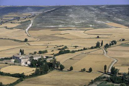 The nearby town of Castrojeriz cleared its Jewish quarter in 1035.