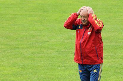 Spanish national coach Vicente Del Bosque gestures before a training session in Schruns on May 23.