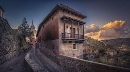The El Viajero online vote for Spain’s most beautiful villages was open from September 28 to October 2. A total of 4,853 people took part, with the rules stipulating that each person could only vote once, with a maximum of five choices. The winning village was Albarracín (above). The Salvador cathedral, the high walls and the historic quarter all make the village an essential stop for anyone visiting the province of Teruel. More information: albarracinturismo.com