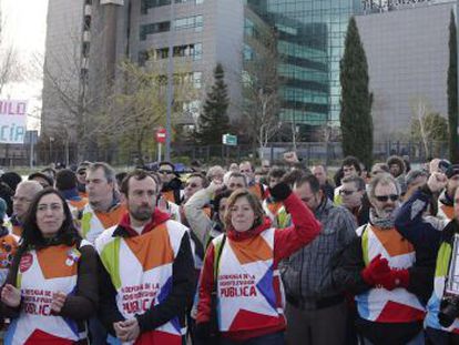 Telemadrid workers begin their march on Wednesday morning.