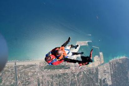 Tandem skydiving on the Castellón coast with Sky Time.