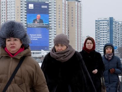 A huge screen broadcasts messages from Russian President Vladimir Putin to the inhabitants of Moscow during his annual press conference held on December 14.