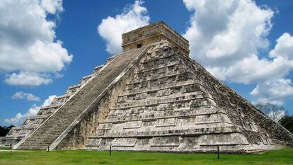 Mexikó 30 méter magas temploma Kukulkan.'s 30-meter high Temple of Kukulkan.