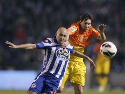 Leo Messi battles with Depor defender Laureano Sanabria in A Coru&ntilde;a. 