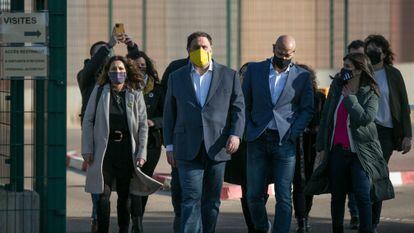 ERC leader Oriol Junqueras (with yellow face mask) walking out of prison on January 29 after being granted a more flexible regime.