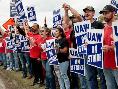 Striking United Auto Workers (UAW) members from the General Motors Lansing Delta Plant picket in Delta Township, Michigan U.S.  September 29, 2023.
