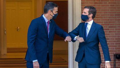 Prime Minister Pedro Sánchez (l) and PP leader Pablo Casado on Wednesday.