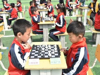 Primary school students in a school competition in Liaocheng, Shandong province (China).