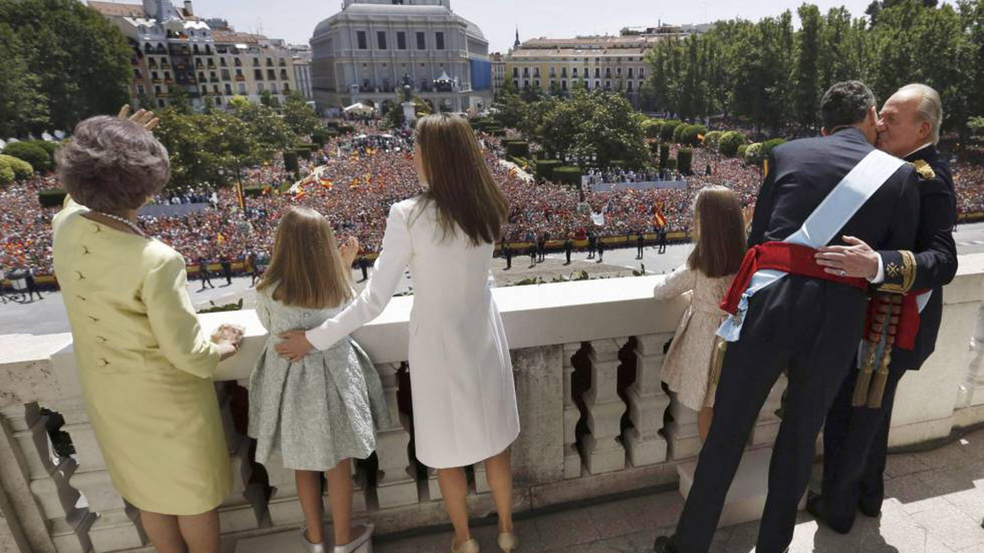 King Felipe VI of Spain appearing at the balcony of the Royal