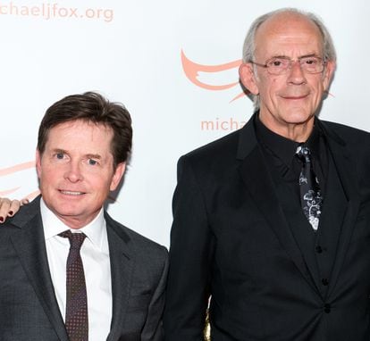 Michael J. Fox and Christopher Lloyd, unforgettable duo in Back to the Future, pose together in 2015.