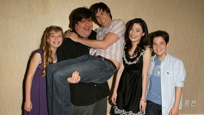 Miranda Cosgrove, Jennette McCurdy, Nathan Kress, Jerry Trainor and Dan Schneider in 2007.